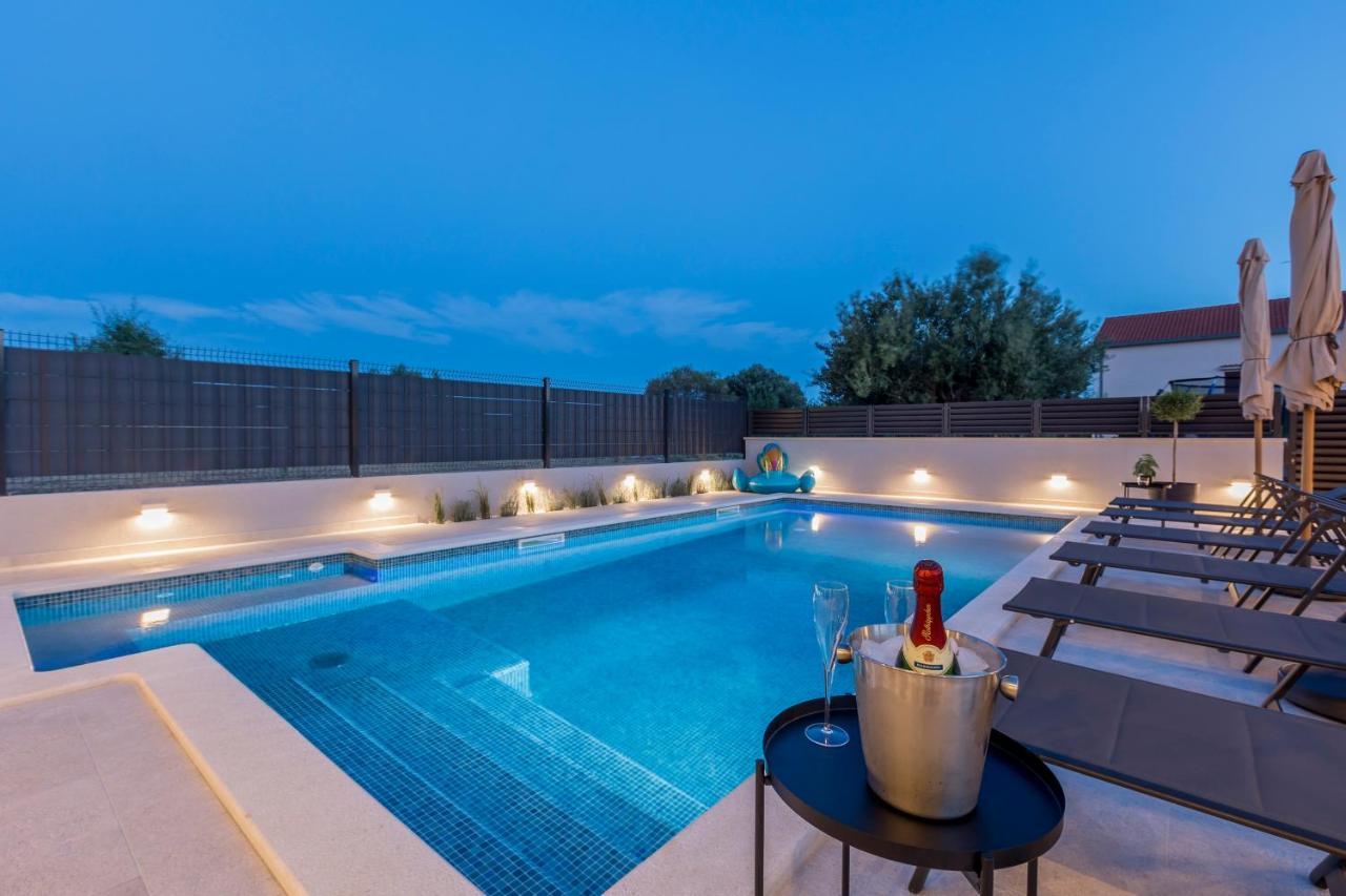Luxury Villa Diana With Heated Pool And Jacuzzi Dograde Exterior foto
